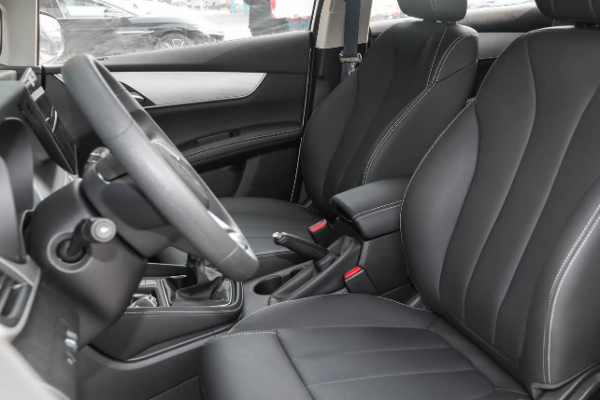 10萬級國產MPV的天花板，比亞迪宋MAX設計時尚，空間靈活