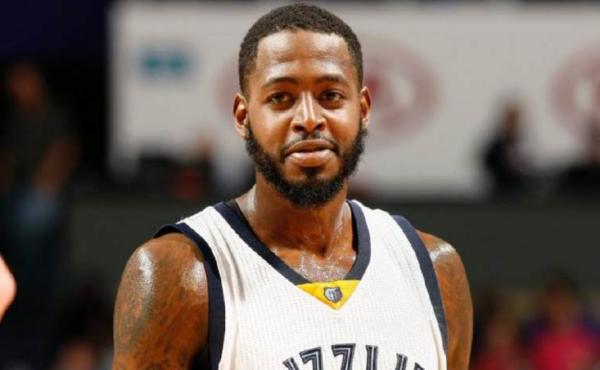 現役還有5位高中生球員，2人沒球打，1人拿底薪，還有1人是超巨