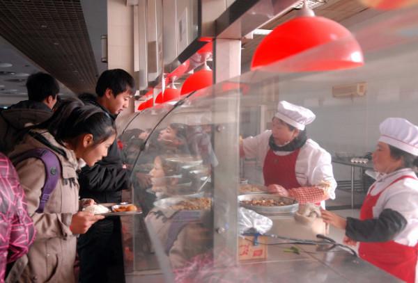 81年屬雞,97年下廣州,那年他才16週歲 81年屬雞,97年下廣州,那年他才16週歲