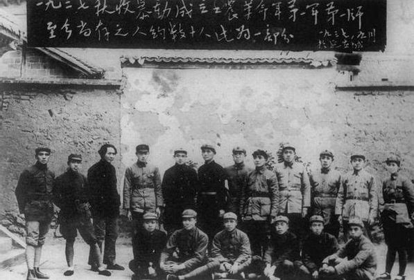 55年他授上將，2位搭檔授元帥，去世後3大將、15上將在機場迎靈