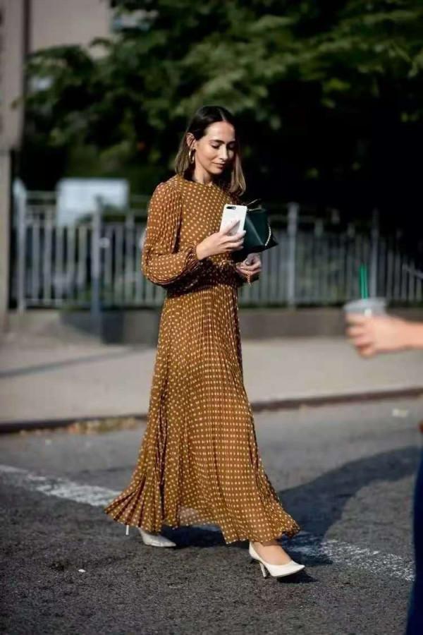 身高不足160cm的女生，建議少穿這4種“顯矮鞋”，壓個子還沒氣質