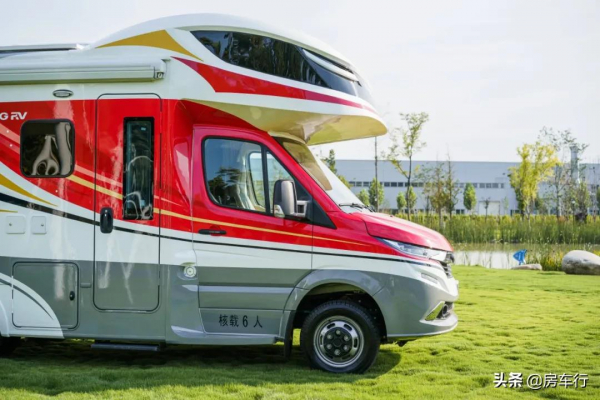 宇通新車重磅釋出：廊橋式線條，臉譜式配色，內有星空頂