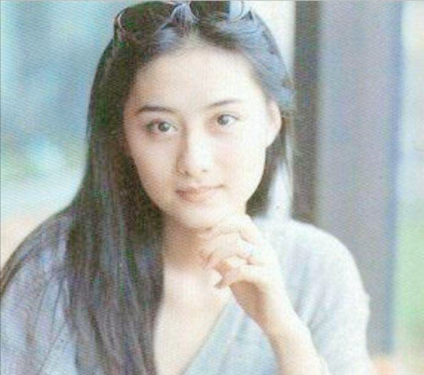 皮相美人不耐老，陳德容25歲就顏垮，陳紅上了年紀還沒陶虹美