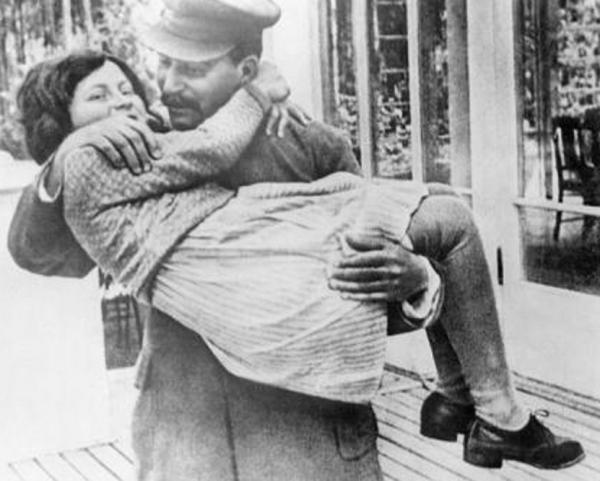 1967年,斯大林唯一的女兒“背叛”蘇聯,紅色公主為何叛逃美國? 1967年,斯大林唯一的女兒“背叛”蘇聯,紅色公主為何叛逃美國?