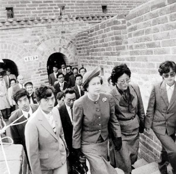 1986年,一位盲人來到上海外事辦:請把我送上英女王的遊輪 1986年,一位盲人來到上海外事辦:請把我送上英女王的遊輪