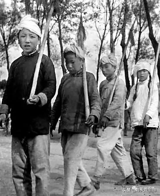 政府人員拜訪少將肖永銀，拿出紅標頭檔案：我們來談談你父親的問題