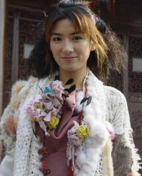 明星古裝尷尬史：頭頂風扇、餃子都算好的，有些太誇張真忍不了