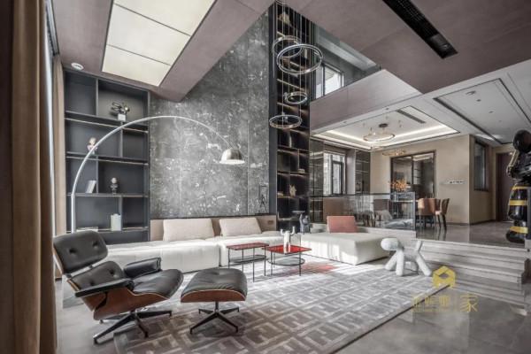 經典&OpenCurlyDoubleQuote;挑高&rdquo;客廳背景設計