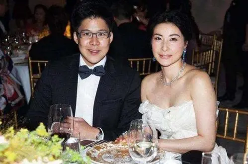 比霍啟剛郭晶晶夫婦更有故事!霍家新晉“神仙情侶”什麼來路? 比霍啟剛郭晶晶夫婦更有故事!霍家新晉“神仙情侶”什麼來路?