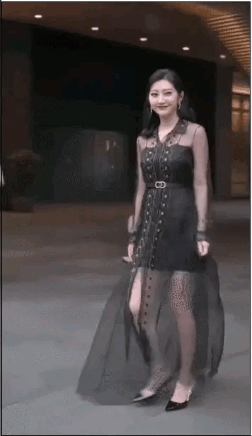 膝蓋內彎、一瘸一拐、內八字,這些女星的走路姿勢是在毀形象 膝蓋內彎、一瘸一拐、內八字,這些女星的走路姿勢是在毀形象