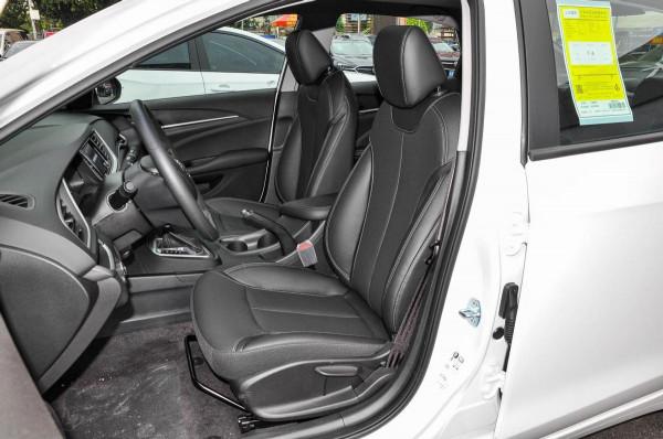 別克英朗降4.5萬,8月份賣2.5萬輛,排同級第三,1.5L+6AT是賣點 別克英朗降4.5萬,8月份賣2.5萬輛,排同級第三,1.5L+6AT是賣點