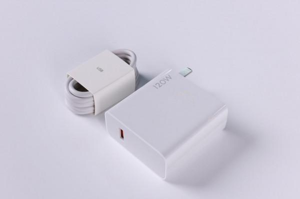 用遊戲手機玩遊戲會變強嗎？黑鯊4S高達限定版體驗