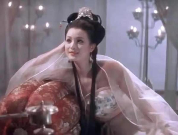 尖嘴猴腮別硬吹神顏，9位女星告訴你，古典美人從來都是珠圓玉潤