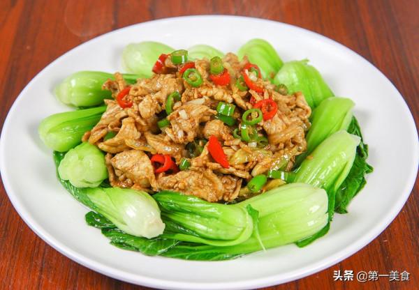 肉片搭配菜心簡直是天生一對，滑嫩清脆，香辣下飯，做一盤不夠吃