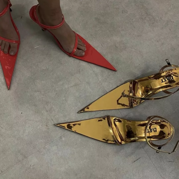 時尚就是不穿秋褲?王一博何洛洛搖了搖頭 時尚就是不穿秋褲?王一博何洛洛搖了搖頭