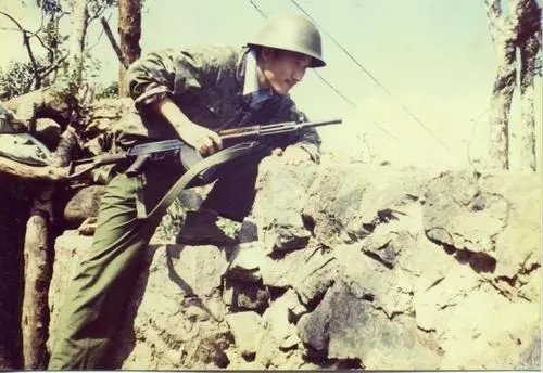 中國81式胸掛，雖然效能並不出色設計保守，但卻終能成為一代經典