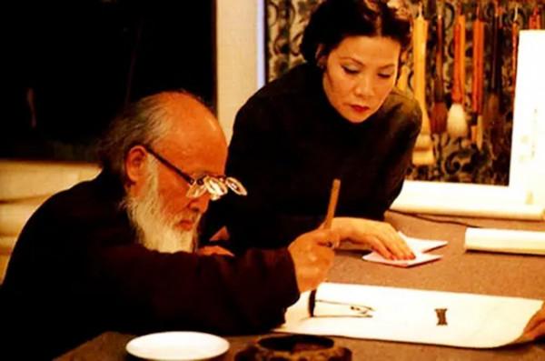 張大千賣假畫，被富商女兒識破，張大千反而“撩”到她