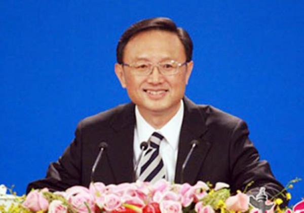 中美撞機後，楊潔篪懟得美國輿論逆轉，令過半美國人要求政府道歉