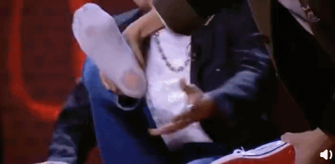 王太太的確是助手型的妻子,但沒想到她卻是被解聘的 王太太的確是助手型的妻子,但沒想到她卻是被解聘的