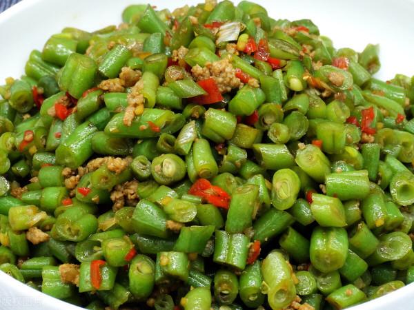 年夜飯上其樂融融，卻因為一盤豆角被送進醫院