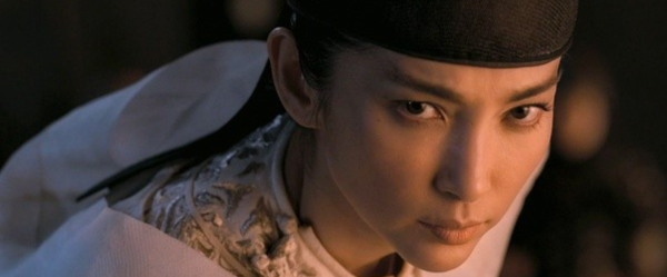 給病號服做腰線，女扮男裝戴假睫毛，國產劇主演造型能有多心機？