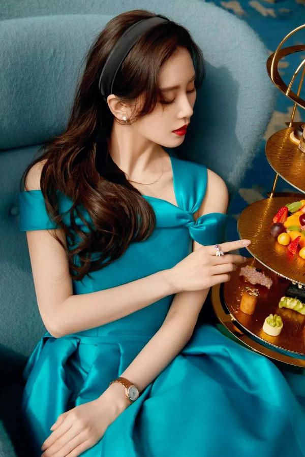 劉詩詩，端莊富貴，清新脫俗