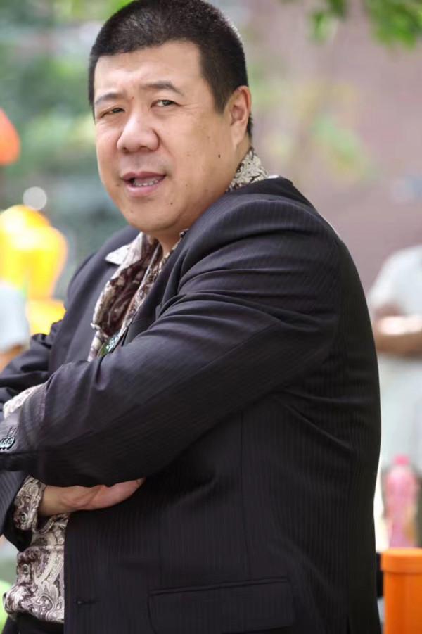 秦衛東：從遼寧電視臺門崗到著名演員，兩次失婚後再婚收穫幸福