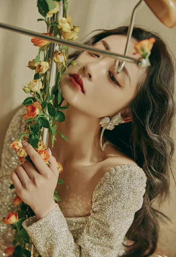 閃閃發光周潔瓊