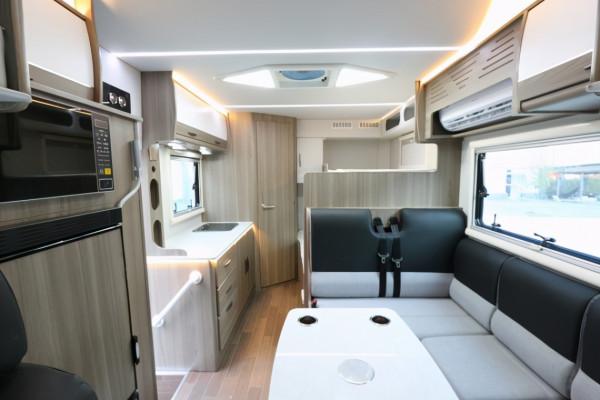 野性十足的外觀，小空間裡四張床，愛旅途睿途A8房車