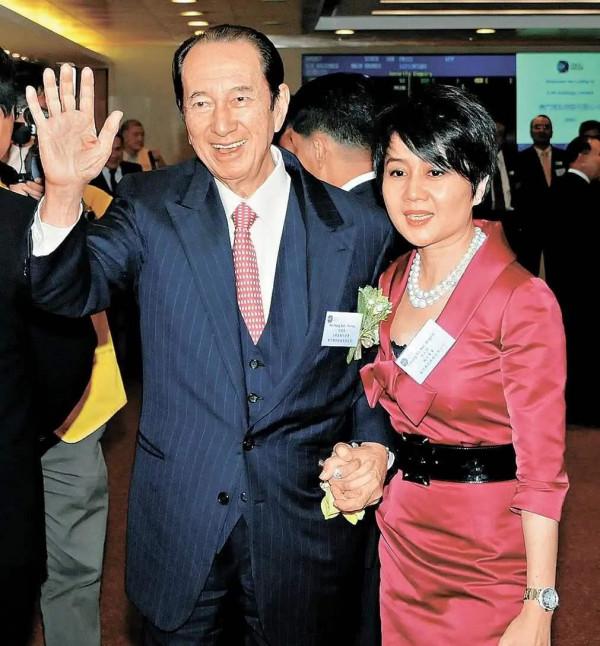 氣瘋梁安琪,拿賭王億元財產嫁初戀,相貌平平的鄧詠詩手段太高明 氣瘋梁安琪,拿賭王億元財產嫁初戀,相貌平平的鄧詠詩手段太高明