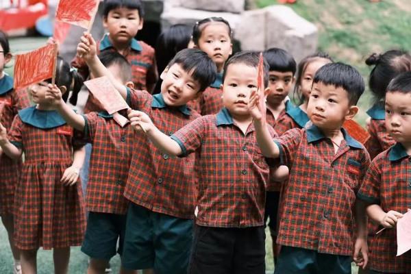 厲害了我的國，伊頓孩子獻禮祖國