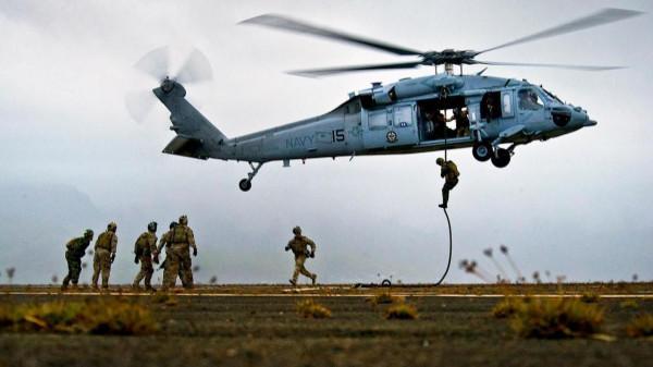 為什麼大多數直升機都不直接降落,而是選擇索降的方式運輸士兵 為什麼大多數直升機都不直接降落,而是選擇索降的方式運輸士兵