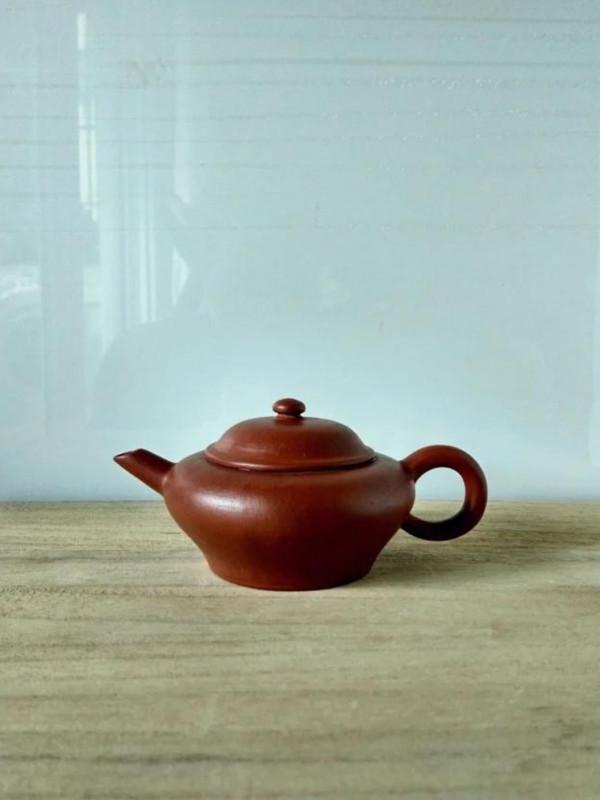 關於紫砂朱泥壺，宏晟堂分享一把早年藏器供欣賞