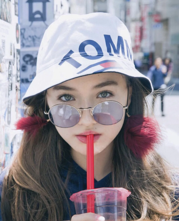 日德“奇蹟美少女”降落凡間!這氣質確定只有15歲? 日德“奇蹟美少女”降落凡間!這氣質確定只有15歲?