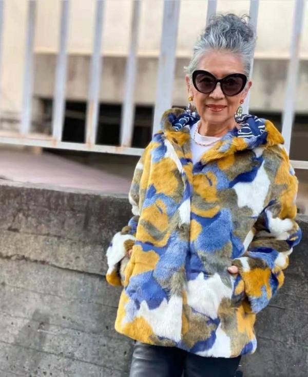 精緻的女人從不在乎年齡，看這位71歲奶奶的打扮，精緻洋氣