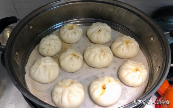 在家蒸包子，可以試試醬肉包，醬香味濃，比鮮肉包都好吃，快來學