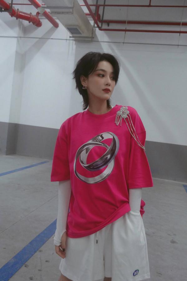 張馨予久違迴歸長髮造型！明豔嬌貴迷人無比，比短髮美貌更升一級