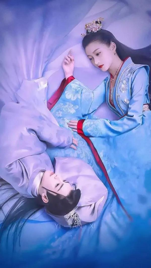 穿上古裝片，關曉彤美翻了