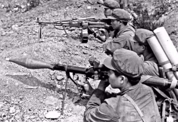 1984年副指導員被俘，遭越軍折磨6年不屈，回國時體重僅37公斤