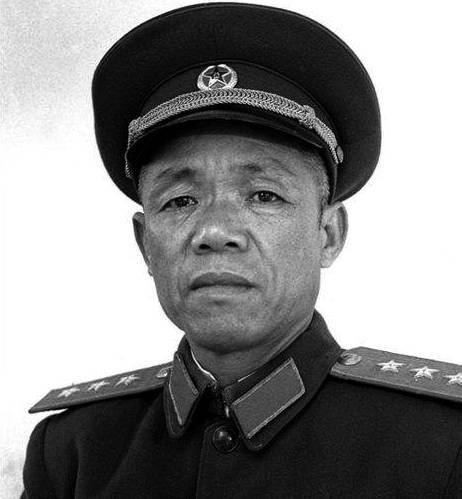 71年主席接見韓先楚,韓先楚提及陳再道近況,主席:讓他跟著你幹 71年主席接見韓先楚,韓先楚提及陳再道近況,主席:讓他跟著你幹