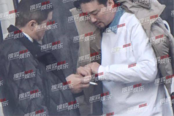 李亞鵬戴婚戒疑和女友婚訊將近!曾追周迅王菲,終於不做軟飯男? 李亞鵬戴婚戒疑和女友婚訊將近!曾追周迅王菲,終於不做軟飯男?