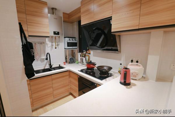 她家94平原木風新房,第一次見沙發不靠牆,個性又實用,值得參考 她家94平原木風新房,第一次見沙發不靠牆,個性又實用,值得參考