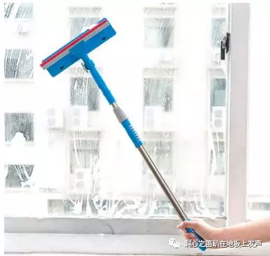 春節前擦窗戶，突然明白了，什麼叫“底層”，什麼叫“高層”