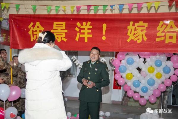 陸軍上士向武警退役女兵求婚，超甜