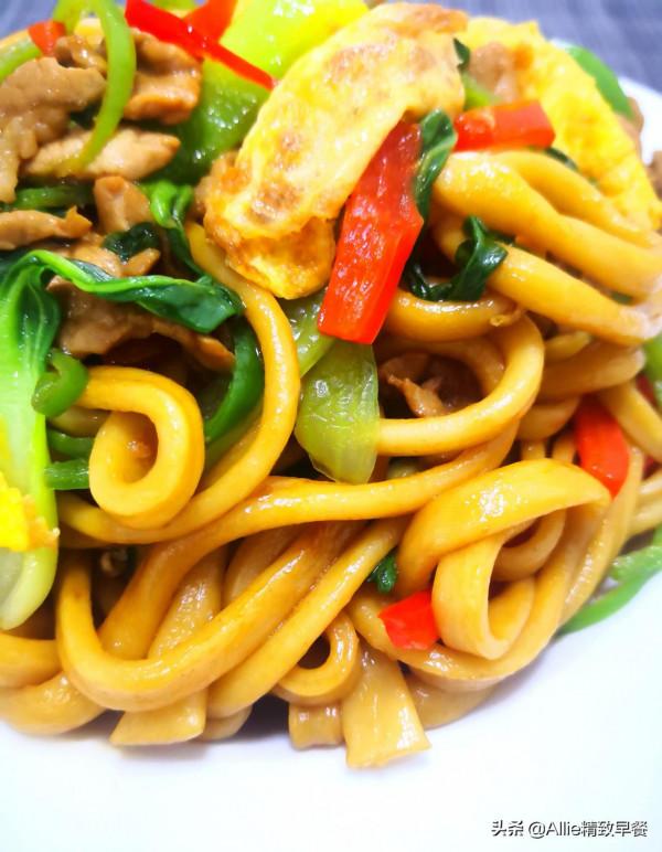 家常炒拉麵有技巧，這樣做比麵館都好吃還不油膩，食材多，真營養