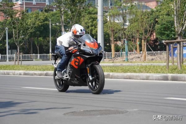 2.68萬的阿普利亞GPR250R到底貴不貴？這個賬要這麼算