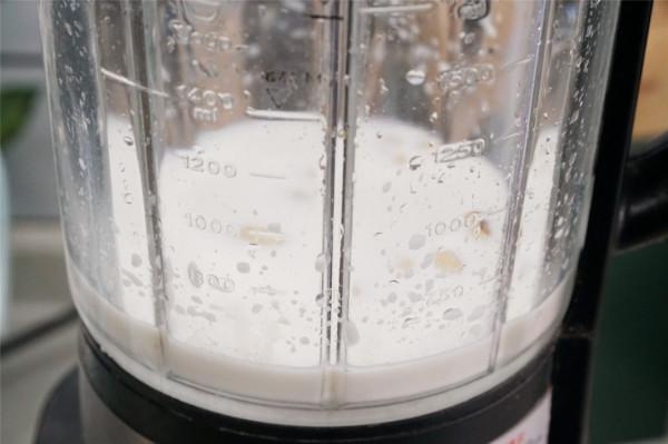 小雪過後，女人有條件多喝“花生酪”，天冷了堅持喝，舒坦過冬天