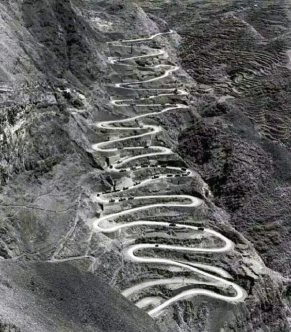 國軍中將王慧生因得罪龍雲而辭職，後又隨其起義，為何被公審槍決