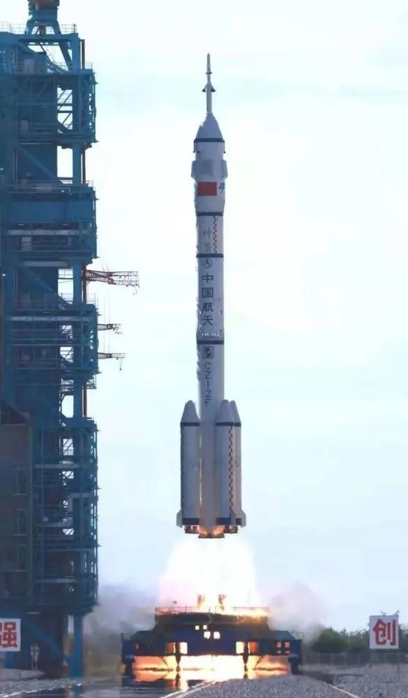 航天英雄凱旋而歸