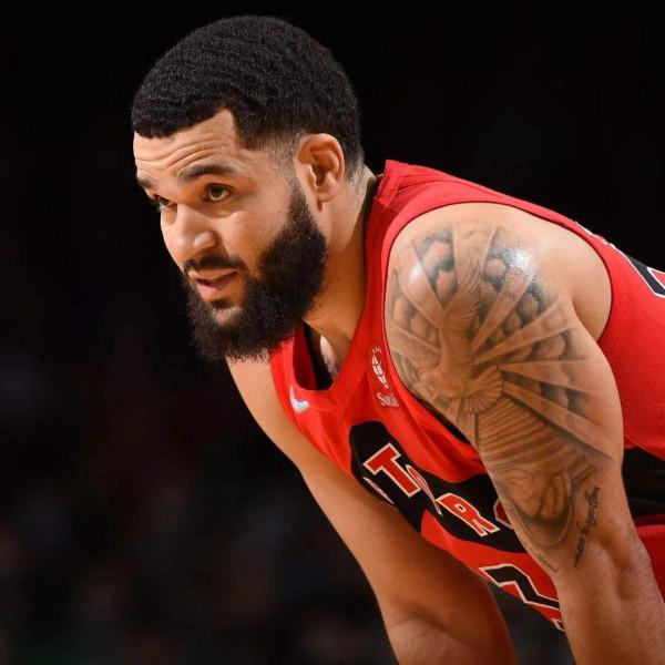 NBA第一落選秀，6年擠走4個對手，當老大不說，還拿到千萬高薪